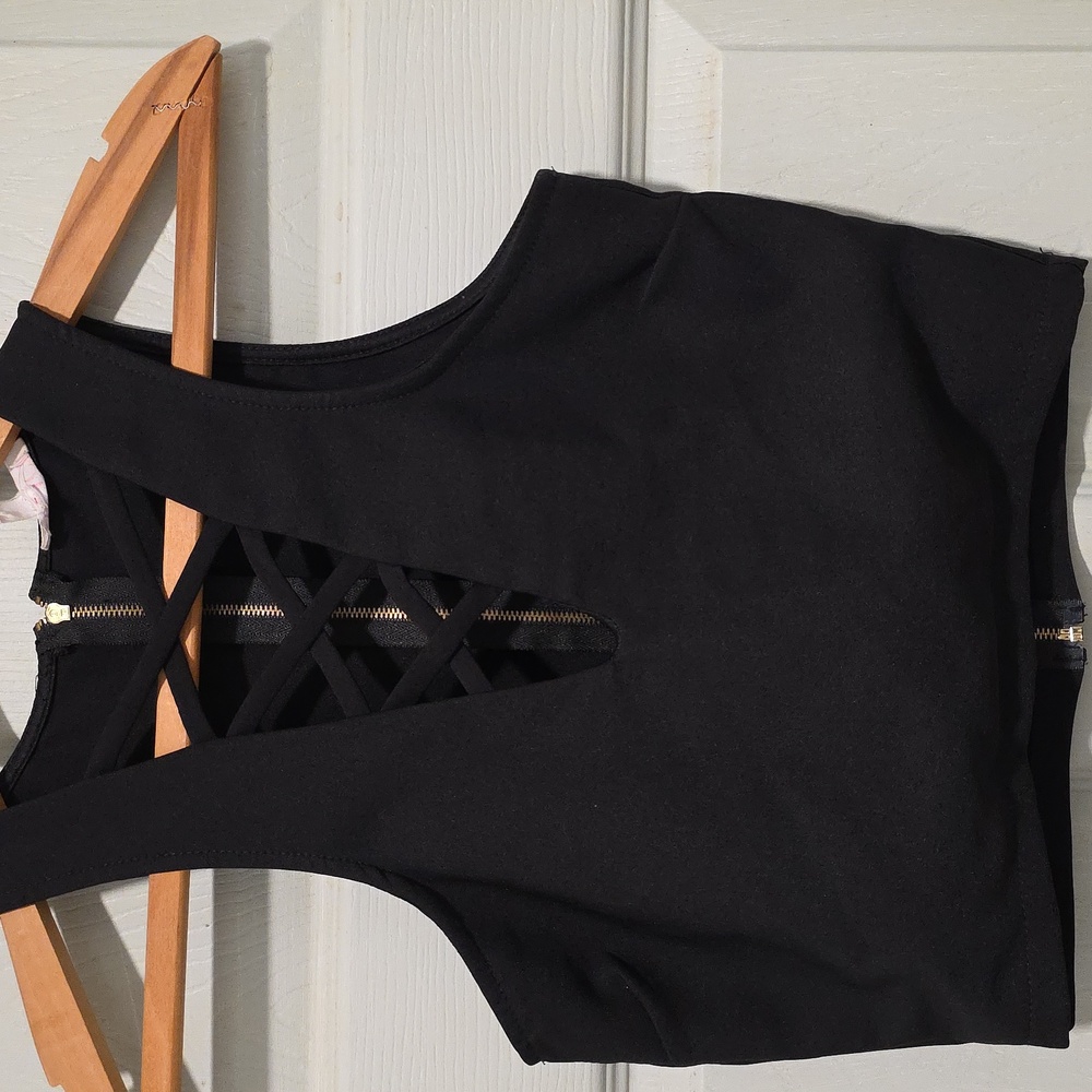 A'gaci Copped Plunge Racer Back Sleeveless Top Excellent Condition!